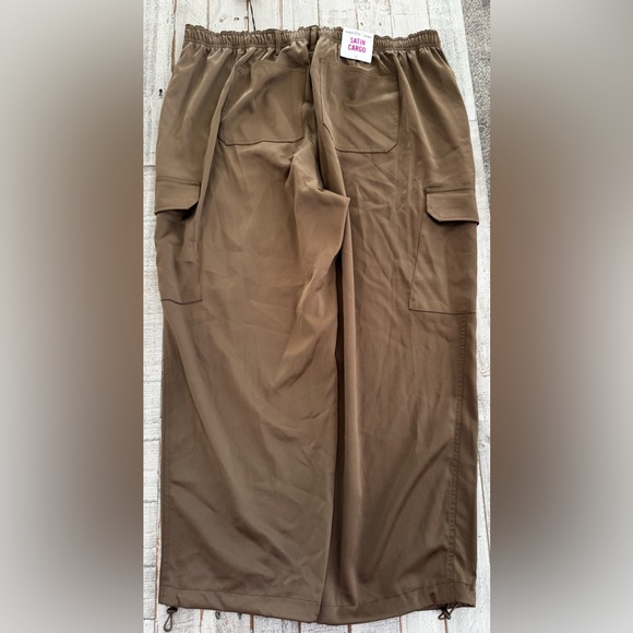 Vanilla Star Women’s Tan Cargo Pants - Picture 2 of 6